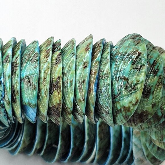 Chunky Green Sea Shell Stretch Bracelet - Picture 3 of 8